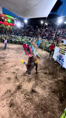 SE RECOMPUSO EL JINETE‼️🔥 @Atziel Redrujo   #parati #fyp #seguidores #jaripeo #montasdetoros 
