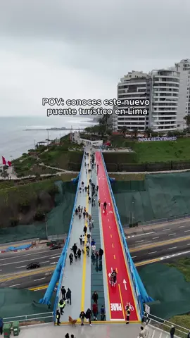 Conocí el nuevo puente turístico de Lima (Puente de la Paz) el cual une a Miraflores y Barranco, ya lo conocen? que les parece? los leo en los comentarios ⤵️ Por lo que vi, si vas en bicicleta o scooter, debes cruzar el puente caminando en la zona roja 👀 #limaperu #perú #miraflores #puente 