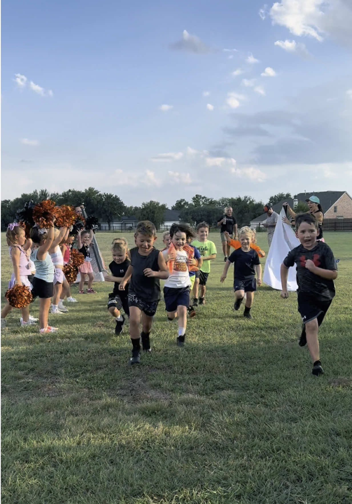 come with us to football 🏈🖤 #momlife #MomsofTikTok #momtok #pregnanttiktok #toddlermom #toddlersoftiktok #momof4 #pregnantlife #22weekspregnant #waitinonwalker #toddlertok 