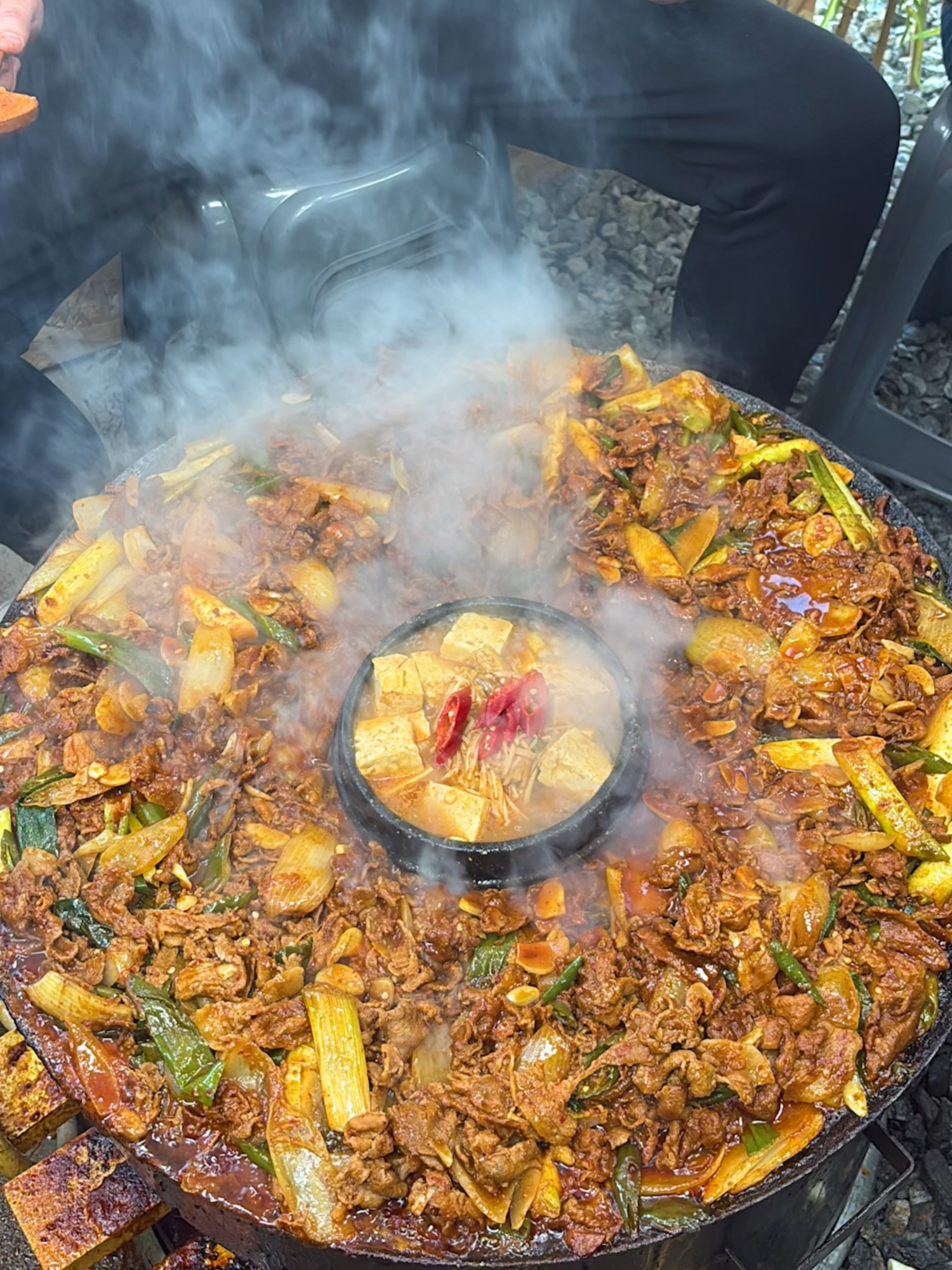 짬밥의 꽃은 제육볶음이지 말입니다 제육볶음 솥뚜껑에 해 먹으면 다 맛있지 ㅋ Jeyuk-bokkeum—if you cook it on a sotttukkeong, it all tastes good. lol #제육볶음 #솥뚜껑 #솥뚜껑제육볶음 #제육볶음레시피 #군인 #육군 #해병대 #짬밥 #군대 #취사병 #소울푸드 #남자의삶 #남자의인생 #세월아 #먹방 #food #Army #Armyfood #eat #볶음밥 #제육볶음밥 #대용량 #레시피