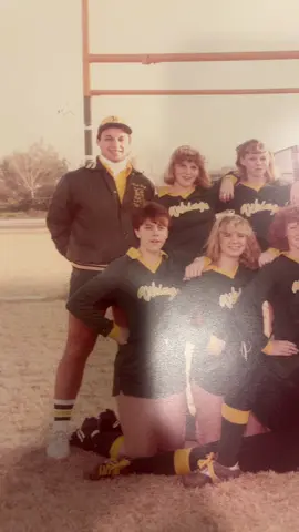 Why is my mom’s hs soccer team kinda giving 🥩🩸 #yellowjackets #shaunashipman #sophiethatcher #courtneyeaton #sophienelisse 