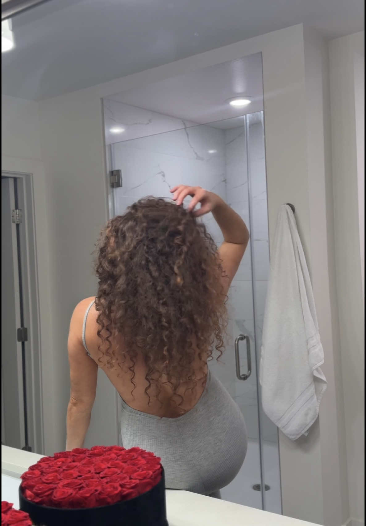 Night routine: light a candle, prep morning coffee, clean, organize and most importantly take care of my hair to keep my hair thick and curls bouncing🫧🧼🛀 #asmrcleaning #cleaningtiktok #soloeveningroutine #unwindwithme #nighttoutine #5to9aftermy9to5 