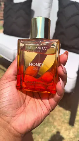 This perfume is taking grown and sexy to a new level!🤤🥂 #bellavita #perfumecollection #smellgoodallday #smelllikeasnack #perfumes 