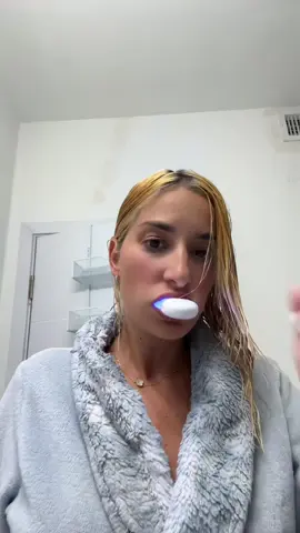 💎 Blanquea tu sonrisa en casa con resultados profesionales ✨ ¡Seguro, fácil y sin sensibilidad! #BlanqueamientoDental #SonrisaPerfecta #DientesMásBlancos #CuidadoDental #EstéticaDental   