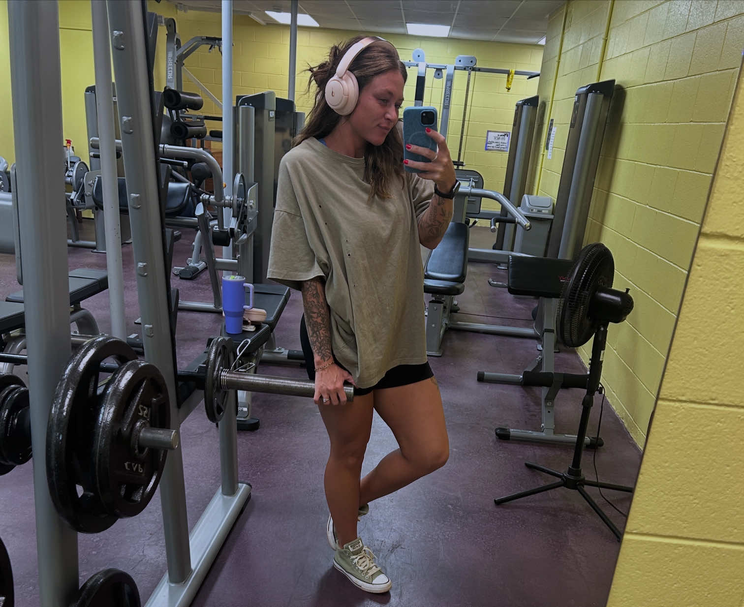 The girls that get it get it. #girlswholift #fyp #mom #legday 