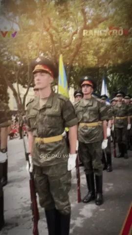 Quân đội Nga siêu thân thiện 2 anh này dthh kiểu gì đâu ( Nguồn : bên VTVT ) ..?#xh#russia #traitay #quandoinhandanvietnam #quandoinga 
