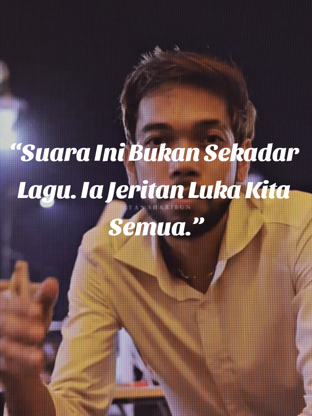 Nyanyian asal: Lobo Hj Tahir Gubahan: ReSondz Footage: Dari Rakyat Malaysia & ReSondz Suara ini bukan sekadar lagu. Ia adalah JERITAN LUKA. Ia adalah TITISAN AIR MATA. Ia adalah DOA RAKYAT yang tidak pernah diam. #JusticeForZara #ZaraQairina #StopBullying #Jiwa90 #kitatakadanamatapikitaadajiwa 