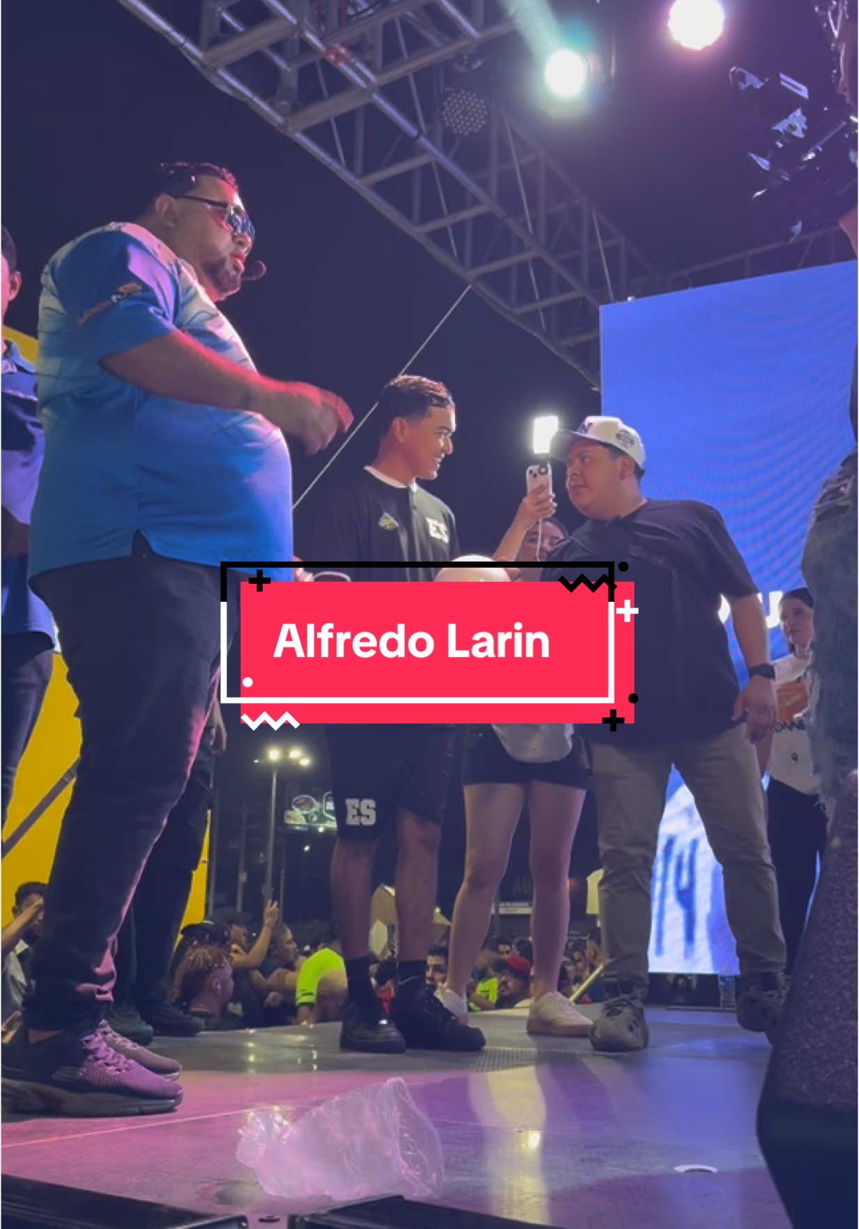 🫶🏻🇭🇳🇸🇻😱¡El Salvadoreño que ama Honduras! Alfredo Larin viene a despedirse de los Hondureños y darles su muestra de cariño antes del partido 🇭🇳🇭🇳