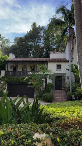 Afternoon walks can mean judging million dollar homes and getting onion rings after 🙏 what’s the best cheap eat in LA? My fav is Leo’s taco truck  #fyp #viral #losangeles #movetola #california 