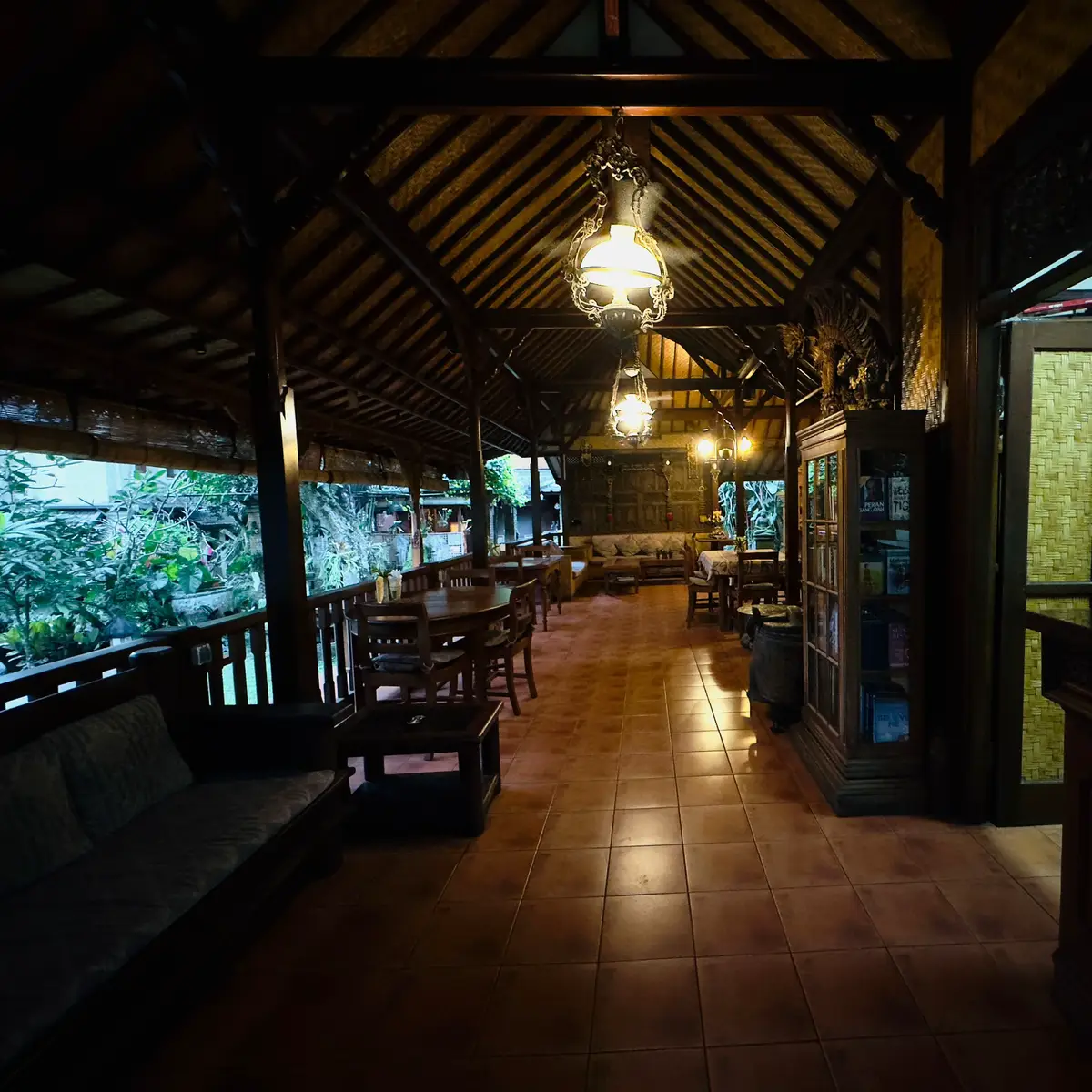 Murni's Houses & Spa, Ubud, Bali          T  One of the best small hotels in the world ❤  ⏰️ 24 hours  📍 Another day in paradise.   Travel & Hospitality Awards UK: Murni's Houses & Spa is Winner of Boutique Hotel of the Year in Bali, 2021 Winner of UK Luxury Travel Award 2023/24: Murni's Houses & Spa is Winner of Wellness Hotel of the Year, Indonesia, 2023/24 Central, comfortable, artistic, boutique hotel with Award-winning Tamarind spa, and a lovely, tropical garden full of stonecarvings, fountains and flowers.   @wonderfulindonesia . . . . .  #ubud #Foodie #breakfast #foodporn #wanderlust #indonesia #honeymoon #thebalibible #explorebali #exploreindonesia #exploreubud #ubudresort #ubuddestination #ubudhotel #beautifuldestinations #beautifulhotels #explorebali #balilivin #360bali #bestinbali #thebaliguru #baliinteriors #balidaily  #wonderfulindonesia  #legendaryhotelubud #ubudbali #bali #baliculture #book #authenticbali 