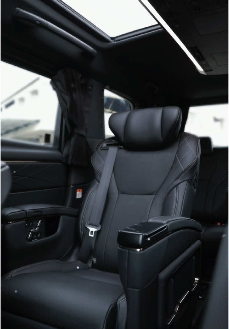 Paling mewah, paling nyaman. Alphard jawabannya! #toyotaalphard #alphardhev #anzontoyota #toyotaid #alphardindonesia 