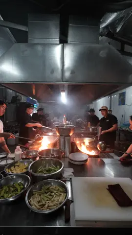 Tinh thần chiến đấu cuối tuần . Làm thì ít mà phá thì nhiều 🤣🤣#xuhuong #sieudaubep #beptailoc #chefin #danang 