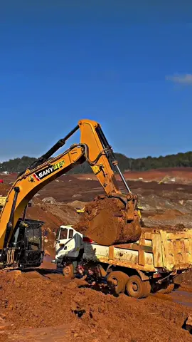 Mendorita stok kan 300😮‍💨#bugissoppeng #operator_excavator #storytambang #pttiranindonesia #fyp 