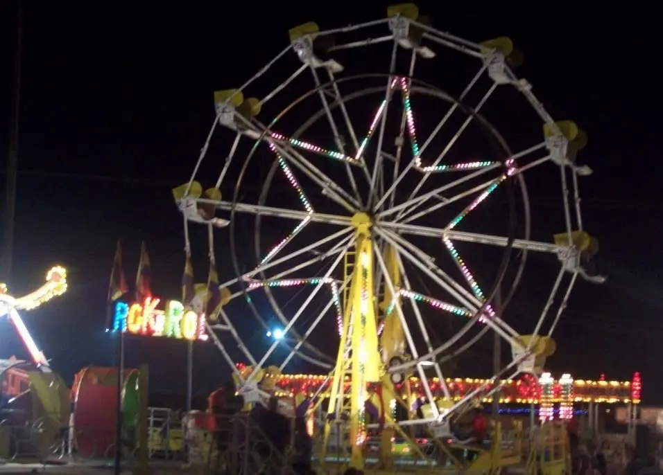 Some pictures of Elliott’s Amusements, my favorite traveling Carnival. I grew up with these guys setting up gigs in Cadillac, Lake City, Marion, Farwell. They travel to a lot of different places but to far for me to travel unfortunately. But I love them 