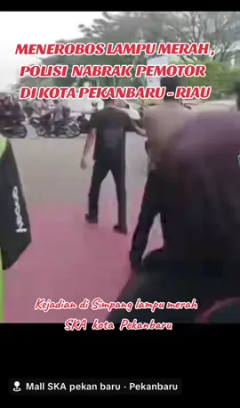 Terobos lampu merah polisi nabrak pemotor . #polisi #kotapekanbaru #teroboslampumerah  #viral 