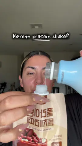 This was so interesting but in a good way!!!!? It was such a fun way to get my protein in. Things I would do different next time:  Shake it longer  Massage the bottom to get the powder dissolved.  Other than that, the taste was a 8.5/10!  @Fullight_global @fullight #koreanproteinshakes #koreanprotein #funprotein #proteinintake 