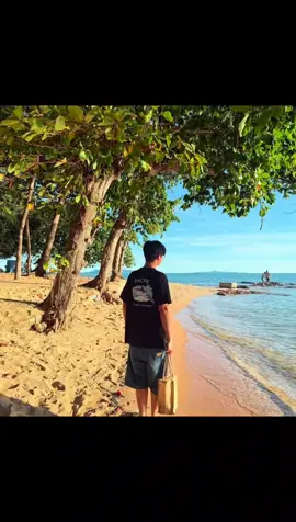 beach moment 🥰 #joongarchen #dunknatachai #joongdunk 