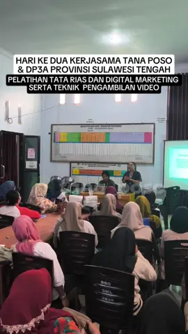 Hari kedua pelatihan kerja sama antara Dinas Pemberdayaan Perempuan dan Perlindungan Anak (DP3A) Provinsi Sulawesi Tengah dan Tana Poso Digital Media kembali dilaksanakan pada Kamis, 21 Agustus 2025, di Kecamatan Ratolindo, Kabupaten Tojo Una-Una. Pada sesi ini, peserta mendapatkan pembekalan keterampilan yang berfokus pada bidang tata rias, strategi digital marketing make-up, serta teknik pengambilan video. Melalui rangkaian materi tersebut, pelatihan ini diharapkan mampu meningkatkan kemampuan peserta dalam mengembangkan potensi diri, sekaligus membuka peluang usaha berbasis kecantikan dan media digital di daerah. CFN #tanaposo 