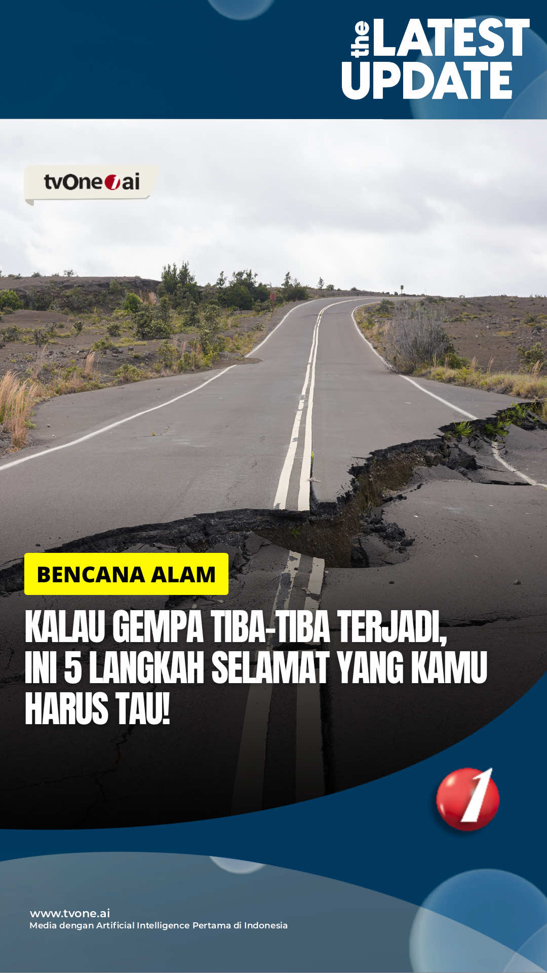 Semalam hingga pagi ini, wilayah Jabodetabek diguncang lebih dari 13 gempa susulan setelah gempa magnitudo 4,7 di Bekasi. BMKG menegaskan, aktivitas ini terkait dengan Sesar Lembang yang mulai bergeliat lagi. Sesar sepanjang 29 km ini punya sejarah sebagai sumber potensi gempa besar di Jawa Barat. Karena itu, kewaspadaan mutlak diperlukan. Video ini merangkum 5 langkah penting untuk menyelamatkan diri saat gempa. Ingat, gempa tidak bisa diprediksi, tapi kesiapan bisa menyelamatkan nyawa. #gempa #indonesia #gempabumi #bekasi #tip 