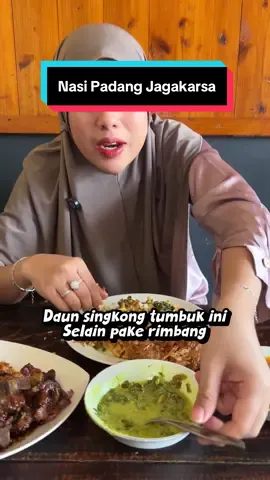 Makan nasi padang di rumah pohon , Jagakarsa 🤤✨ #ayuwisya #reviewmakanan #nasipadang #jagakarsa 