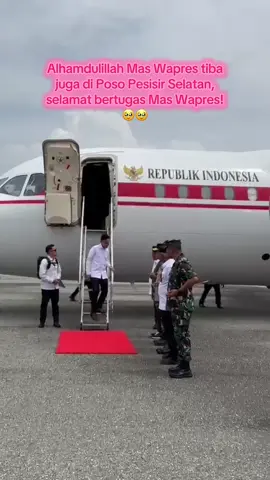 (Jumat, 22 Agustus 2025) Wapres Gibran tiba juga di Bandara Kasiguncu, Poso Pesisir Selatan 🥹🥹🥹 #wakilpresiden #gibranrakabumingraka #wapresgibran #masgibran #gibran 