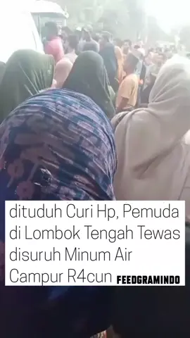 Seorang pemuda berinisial ME (20) asal Dusun Bantun Dace, Desa Montong Ajan, Kecamatan Praya Barat, Lombok Tengah, Nusa Tenggara Barat (NTB), tewas setelah diduga diracun oleh temannya sendiri, R alias Belo (21). Sebelum nekat mer4cun, Belo menuduh ME yang juga tetangganya telah mencuri handphone (HP) Berdasarkan informasi yang dihimpun detikBali, insiden ini bermula saat Belo kehilangan ponselnya dan menuduh ME sebagai pelakunya. Untuk membuktikan tuduhannya, Belo sempat melakukan ritual dengan menggunakan air yang sudah didoakan oleh seorang tokoh agama setempat alias tuan guru. Air tersebut kemudian dipercikkan di sekitar lokasi hilangnya ponsel. Namun, setelah dua hari ritual tersebut tidak membuahkan hasil, sehingga Belo mengambil jalan pintas. Ia pergi membeli r4cun, mencampurkannya ke dalam air, lalu kembali menemui korban. Belo meminta ME untuk meminum air tersebut, mengeklaimnya sebagai 