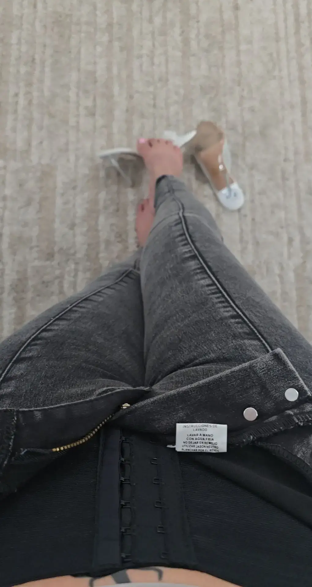 El gran secreto para destacar una figura impactante se revela en la nueva colección de jeans colombianos de Jennys Vanities, que no solo vende ropa, sino que también proporciona seguridad, comodidad, estilo y elegancia que elevan tu autoestima. 👖 Style inspirations: @JENNY'SVANITIES 