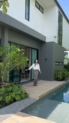 ครั้งแรก....กับประสบการณ์ อยู่อาศัย กับแบบบ้านใจกลางธรรมชาติ ☘️ แบบบ้าน 𝗡𝗲𝘄 𝗗𝗲𝘀𝗶𝗴𝗻 ทันสมัย ลงตัว !! พร้อมพื้นที่ 𝗣𝗼𝗰𝗸𝗲𝘁 𝗚𝗮𝗿𝗱𝗲𝗻  ส่วนตัว แบบบ้าน ComiO* โคมิโอ้ ☘️  บ้านพร้อมสวนส่วนตัว  + สระว่ายน้ำสไตล์พูลวิลล่า 🔘 3 ห้องนอน 3 ห้องน้ำ 🔘 1 ห้องโถง 1 ห้องครัว 🔘 2 ที่จอดรถ  เปิดให้เข้าชมเเบบบ้านจริง เร็วๆนี้** ที่ โครงการ สิรัญญา โคมี่ นิคม พิกัดโครงการ https://goo.gl/maps/EKhGcaQn5Jzor29W9 สอบถามข้อมูลเพิ่มเติม Website : www.siranya.co.th Line : https://lin.ee/ylx84lB Tel : 061-787-1445 #บ้านสวย #บ้านหรู #สิรัญญาพาร์คลพบุรี #ลพบุรี #บ้านสวยลพบุรี  