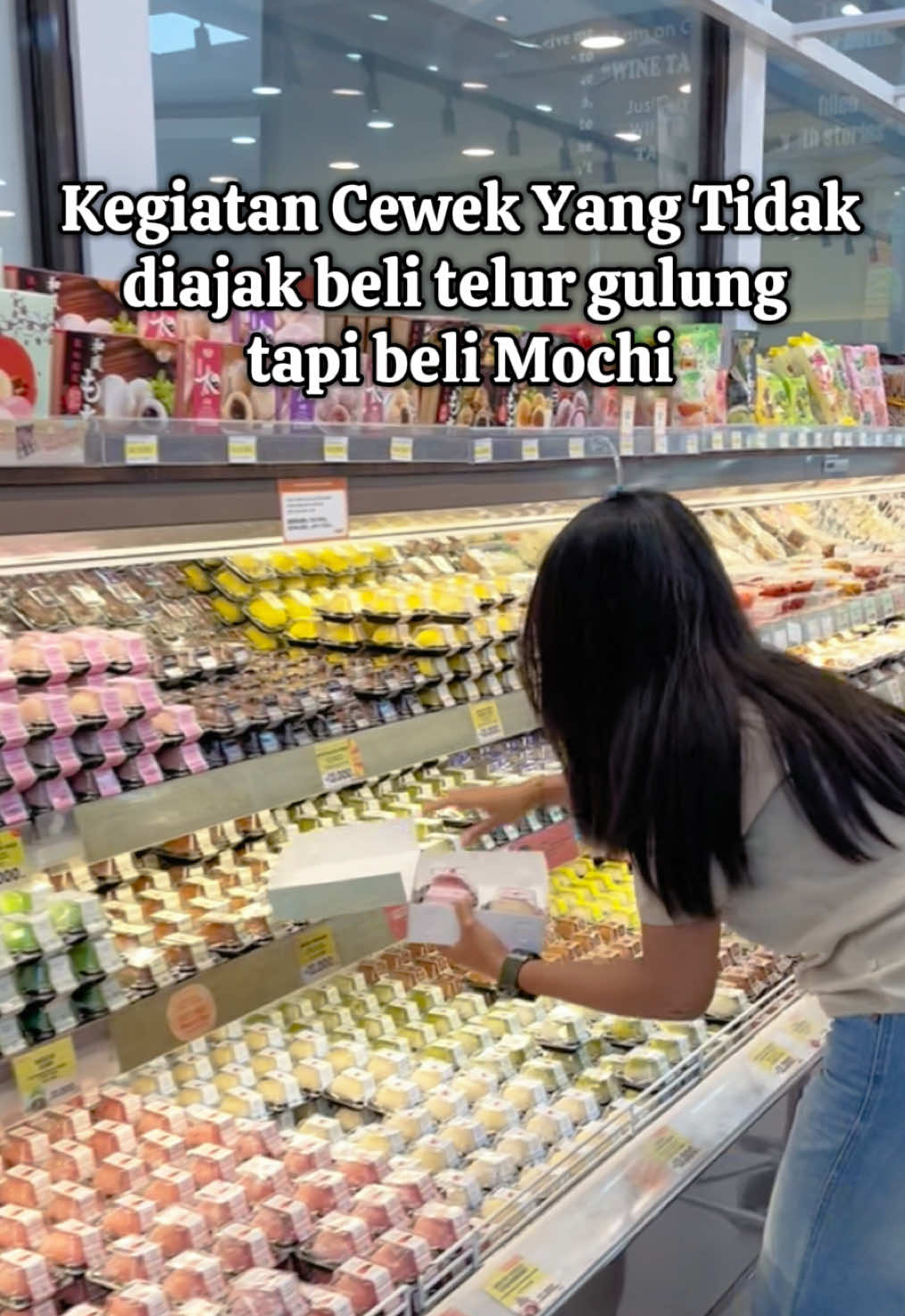 Cewek yang tidak diajak beli telur gulung tapi beli mochi papaya bandung😋        ⚠️Hati-hati kalap deh!        #papayafreshgallery #daifukumochi #telurgulung #4u #kulinerbandung 