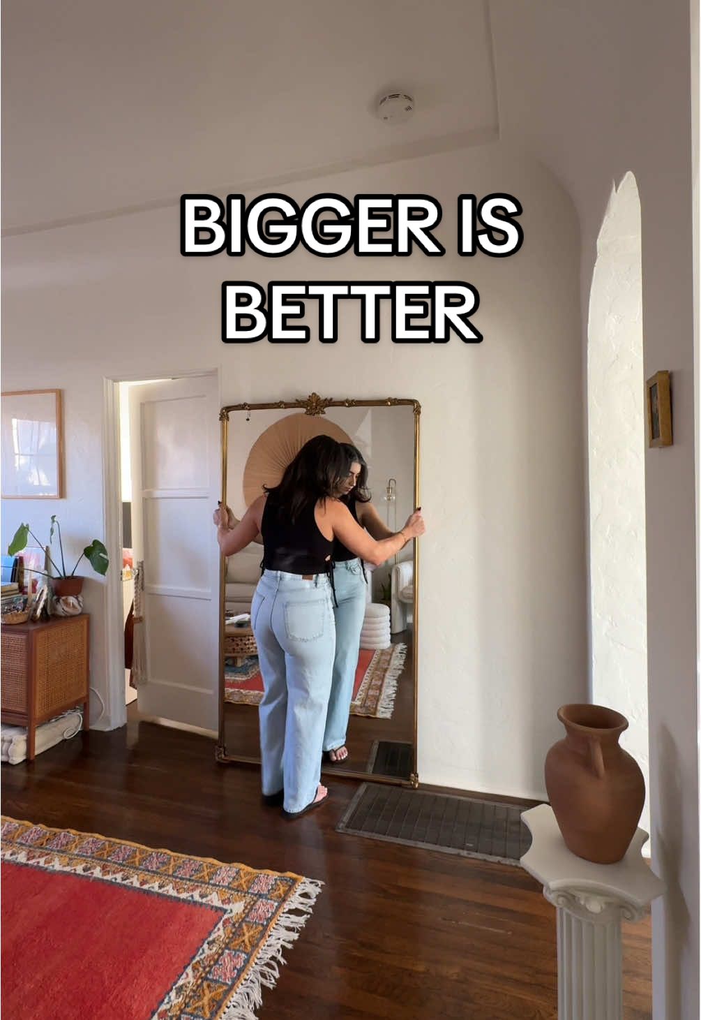 After all, you know what they say. Bigger is better ✨  Mirror is from @homegoods 👌🏼 #homedecor #livingroomstyling #livingroomgoals #livingroomstyle #homedecoratingideas  