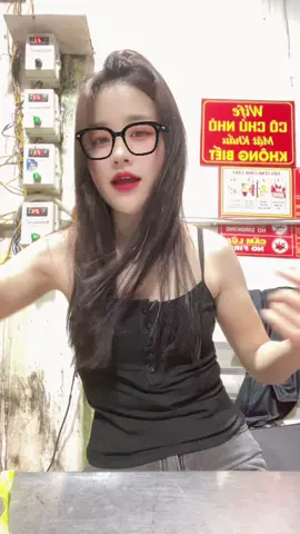 Chả giống ai nhỉ 