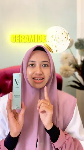 Cowok cewek semua bisa pakai serum ini 😍 Bahan utama HPR (Hydroxypinacolone Retinoate ) turunan terkini dari retinol dan retinal. ✅ Langsung bekerja dikulit dan tidak perlu di konfersi seperti retinol ✅ Langsung terasa pada pemakaian pertama ✅ Lebih lembut dikulit sehingga cocok untuk pemula dan kulit sensitif ✅ Terdapat kandungan peptide kompleks, niacenamide, ceremide, colagen, vit E kompleks, shea butter dll Manfaat :  Mencerahkan kulit, mengecilkan pori, mengencangkan, menghaluskan kerutan, melembutkan, melembabkan dan bikin kulit terasa kenyal. Ampuh sekali memberantas jerawat (sudah banyak testimony nya) 😊 * Satu serum untuk semua keluhan diwajah * ⁠Gunakan 3 -4 kali seminggu, Dipakai malam hari ketika akan tidur setelah wajah dibersihkan, oleskan merata pd wajah * Bisa digunakan mulai usia 17 th untuk laki dan perempuan.  * Serenity Luxe HPR Retinoate peptide serum, “ kembalikan kulit sehatmu” ig/tiktok @Vkarlessence 