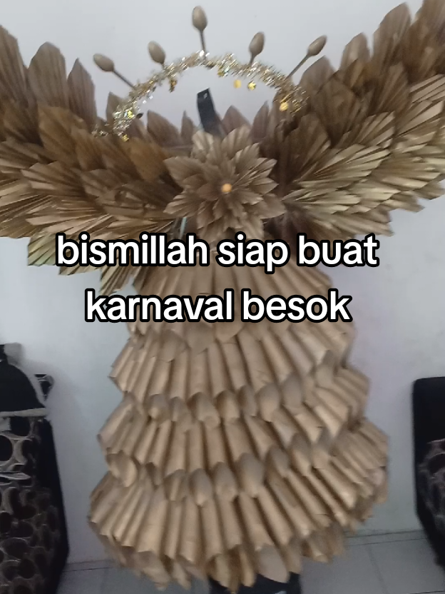 bismillah persiapan dari 2 mingguan.  besok siap dipakai #karnavalagustusan #daurulang #baju karnaval bahan bekas #17agustus #fyp 