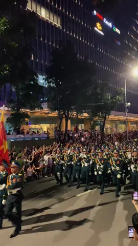 Đồng chí hàng 1 ❤️ ❤️ ❤️❤️❤️ tui mang trả lại nhé 🇻🇳 #duyetbinh #duyetbinh2thang9 #tựhàoviệtnam #LearnOnTikTok #hanoi 
