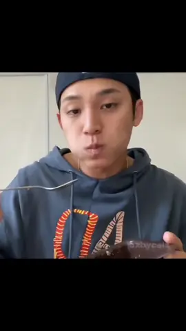 MINGYU CLAPPING AFTER TAKING A BITE OF HIS FOOD 😭🤣 #mingyu 