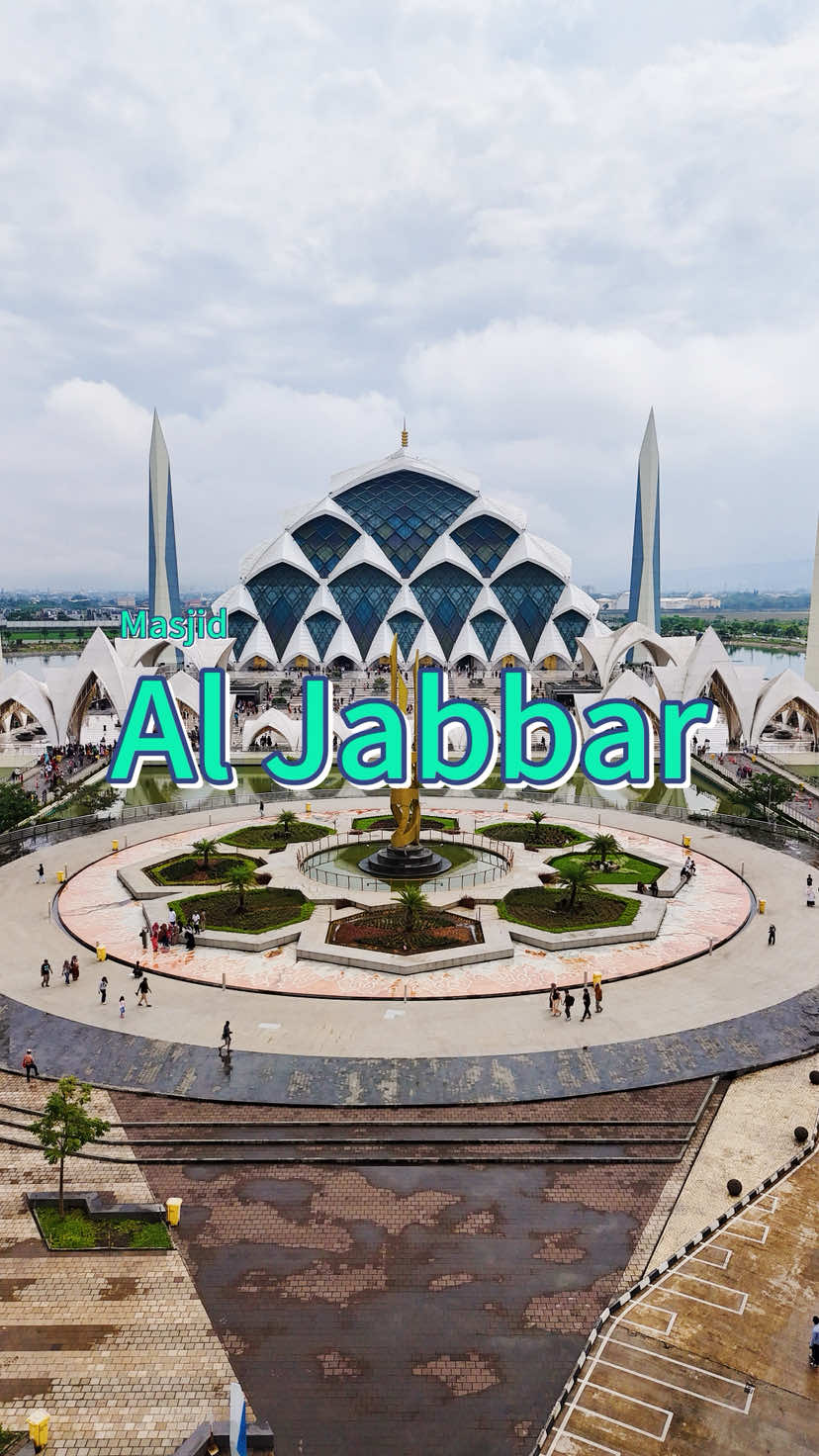 Jumat bukan hanya hari berkah, tapi juga hari untuk menata niat dan memperbaiki langkah. 📍Masjid Al Jabbar, Bandung #masjid #aljabbar #bandung #jawabarat 
