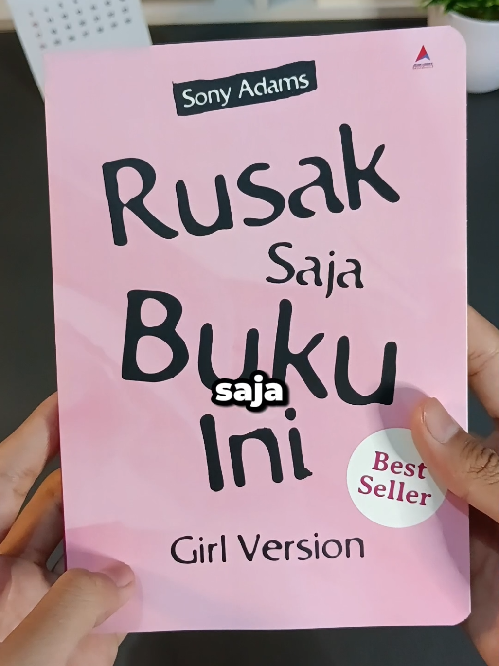 Rusak Saja Buku Ini – Girl Version Tempat aman buat semua rasa marah, sedih, kecewa, dan overthinking yang nggak bisa kamu ceritain ke siapa pun. ➡️ Coret sesuka hati ➡️ Sobek halamannya ➡️ Tumpahin semua isi hati ➡️ Lepasin emosi yang terpendam 💌 Karena nggak semua curhat harus ke orang lain, kadang cukup ke satu buku. 📦 Ready di Gramedia & toko buku online sekarang! #RusakSajaBukuIni #GirlVersion #SelfHealing #MentalHealth #Overthinking 