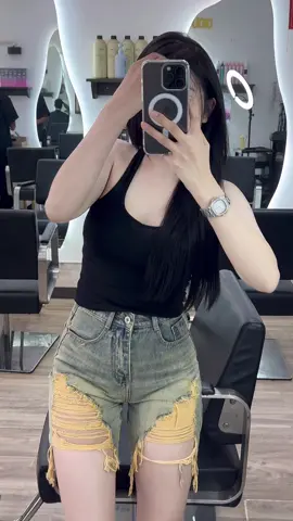 Màu này mặc đẹp nhức nách lun í #quânjeannu #jeans #jeanngo #lesingoanstore 