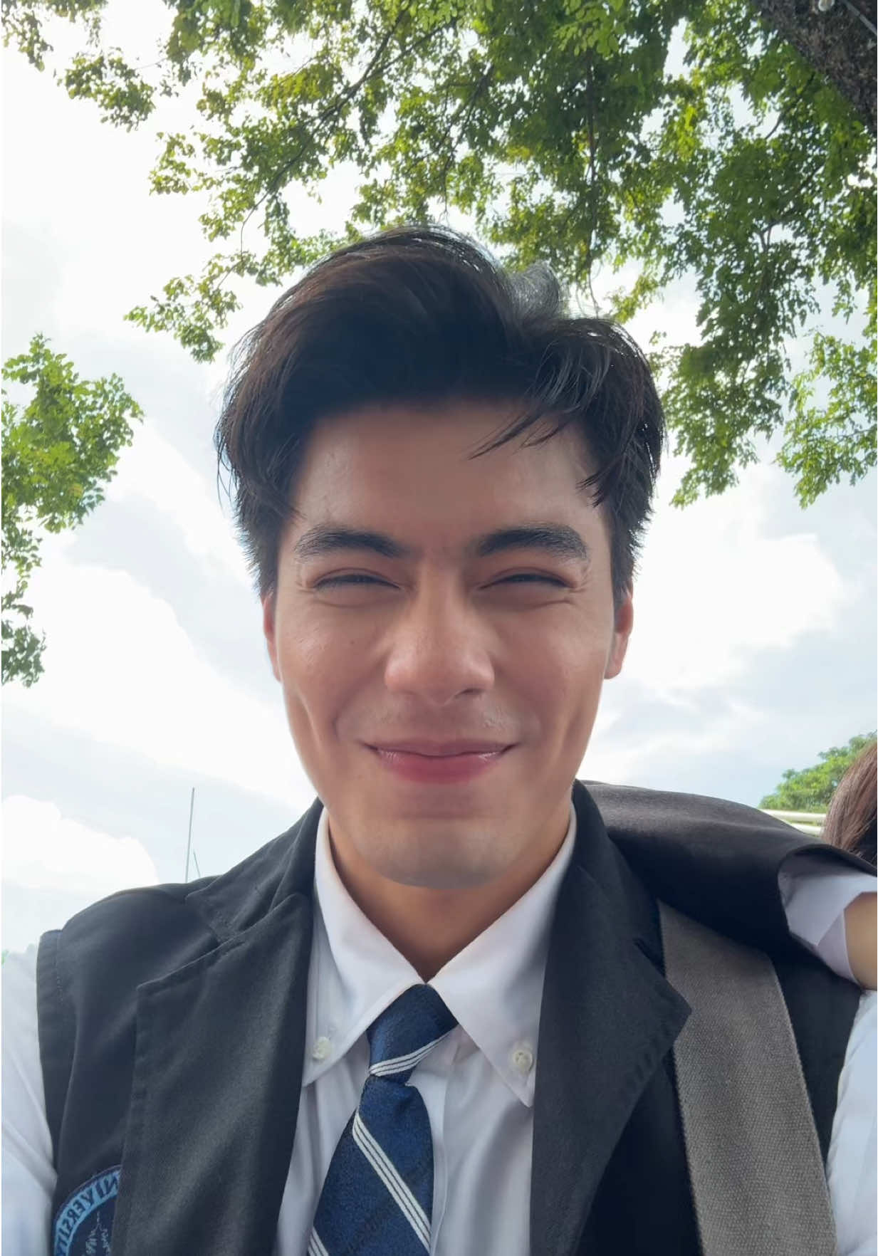 meron bang pipili sakin? ehem 