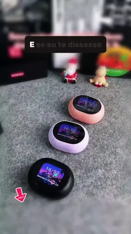 Fone de Ouvido com Tradutor MINISO MS188 Com tecnologia de Inteligência Artificial, ele traduz instantaneamente em até 134 idiomas.  Perfeito para viagens, reuniões de trabalho, estudos e até para conhecer novas pessoas. - Conexão estável com Bluetooth 5.4 - Estojo com tela colorida sensível ao toque - Resistente à água com certificado IPX5 - #desconto #fonedeouvido #tradutor #miniso #tiktokshop 