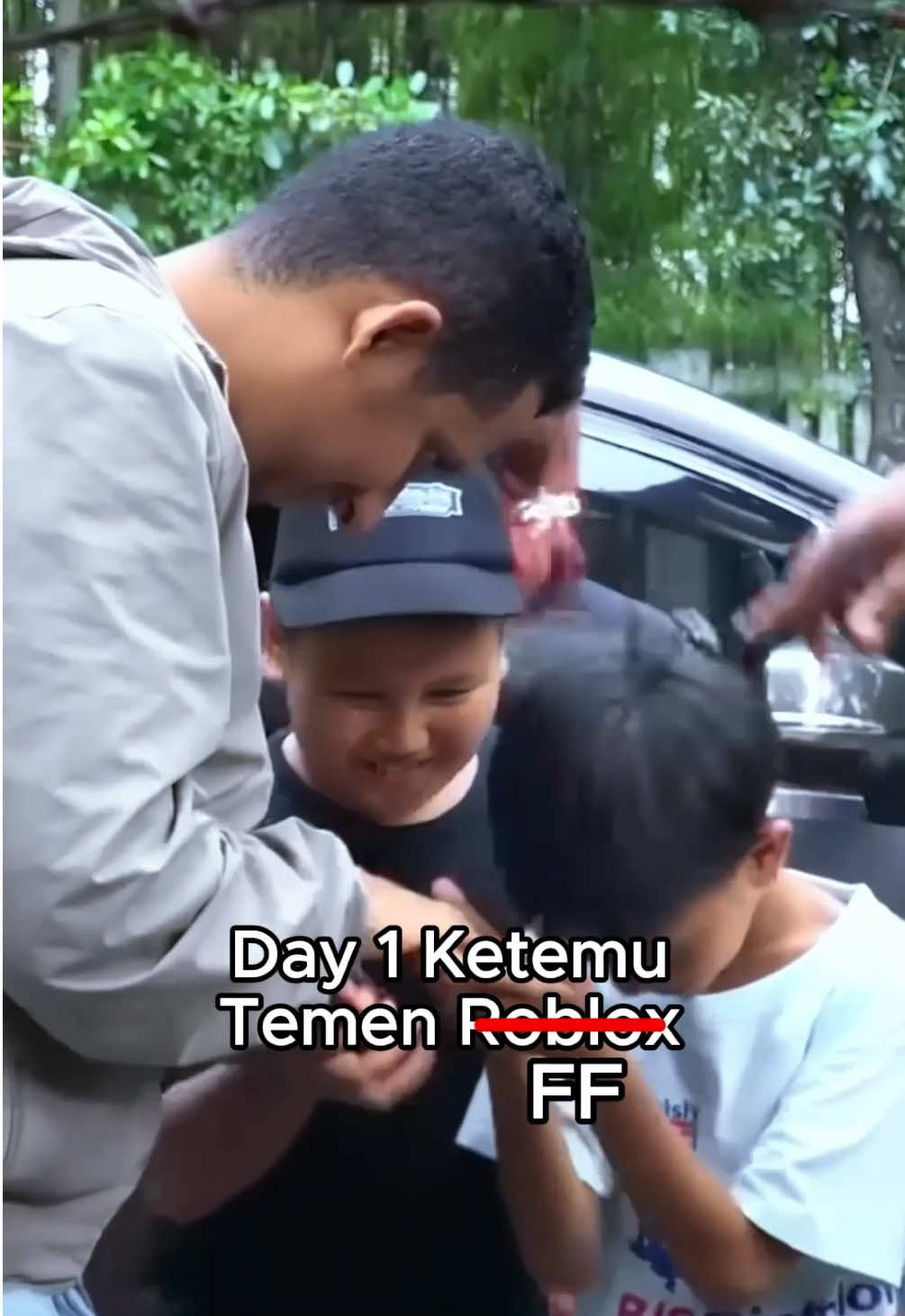 Mabar Gpp, Tapi Ibadah Yang Utama. Gitu. Sayyidah Aisyah jg main boneka. Beliau cerita, sebagaimana dikutip Imam Bukhari, “Dahulu aku sering bermain dengan boneka anak perempuan di sisi Nabi Saw. Dahulu aku juga memiliki teman-teman yang biasa bermain denganku. Ketika Nabi Saw masuk ke rumah, teman-temanku ‘pun berlari sembunyi. Beliau Saw ‘pun meminta mereka untuk keluar agar bermain lagi. Maka mereka ‘pun melanjutkan bermain bersamaku.”