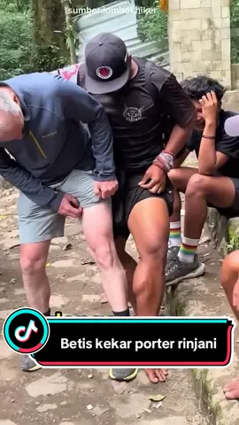 Bule ini kagum dengan betis kekar dari porter gunung rinjani. #bule #porter #gunungrinjani #duniapunyacerita #bodybuildingmotivation 