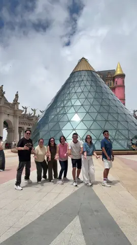 Hlyfcknairball #danang #banahills #boomertiktok 