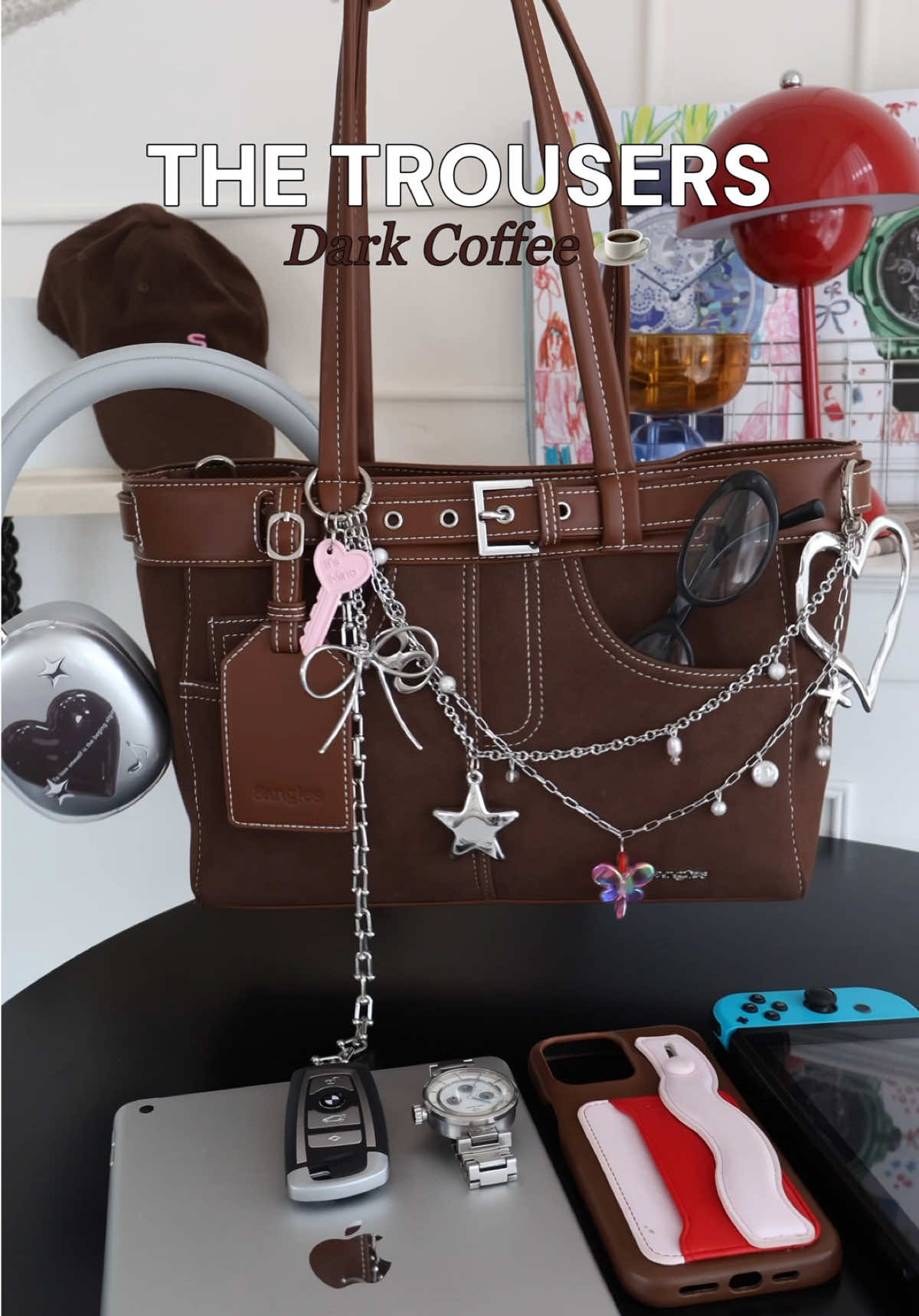 กระเป๋ารุ่น The trousers: สี Dark coffee ☕️✨ กระเป๋ากางเกงยีนส์คู่กับสร้อยแต่งกระเป๋า Dreamer Chains bag 💗✨ สวยสะบัดมากแบบแฟชั่นที่สุด!! #8anglesshop #Dreamerchians #Trousers8angles #กระเป๋าที่ใส่ipadได้ #สร้อยแต่งกระเป๋า 