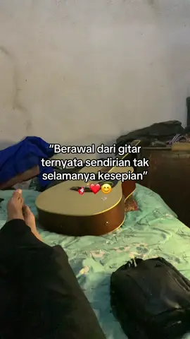 Gapapa sendiri dulu ntah kapan sama kamunya hehe#fypsound #foryou #gitarakustik #rameinyuk #gitar 