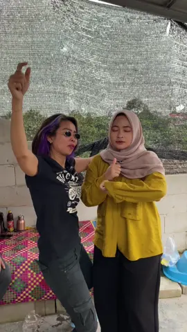 Asik banget joget #warkotv #trending @leliyanah29 @Mpok Ciul @BOIM SAFARRR @Mpok ajozing 
