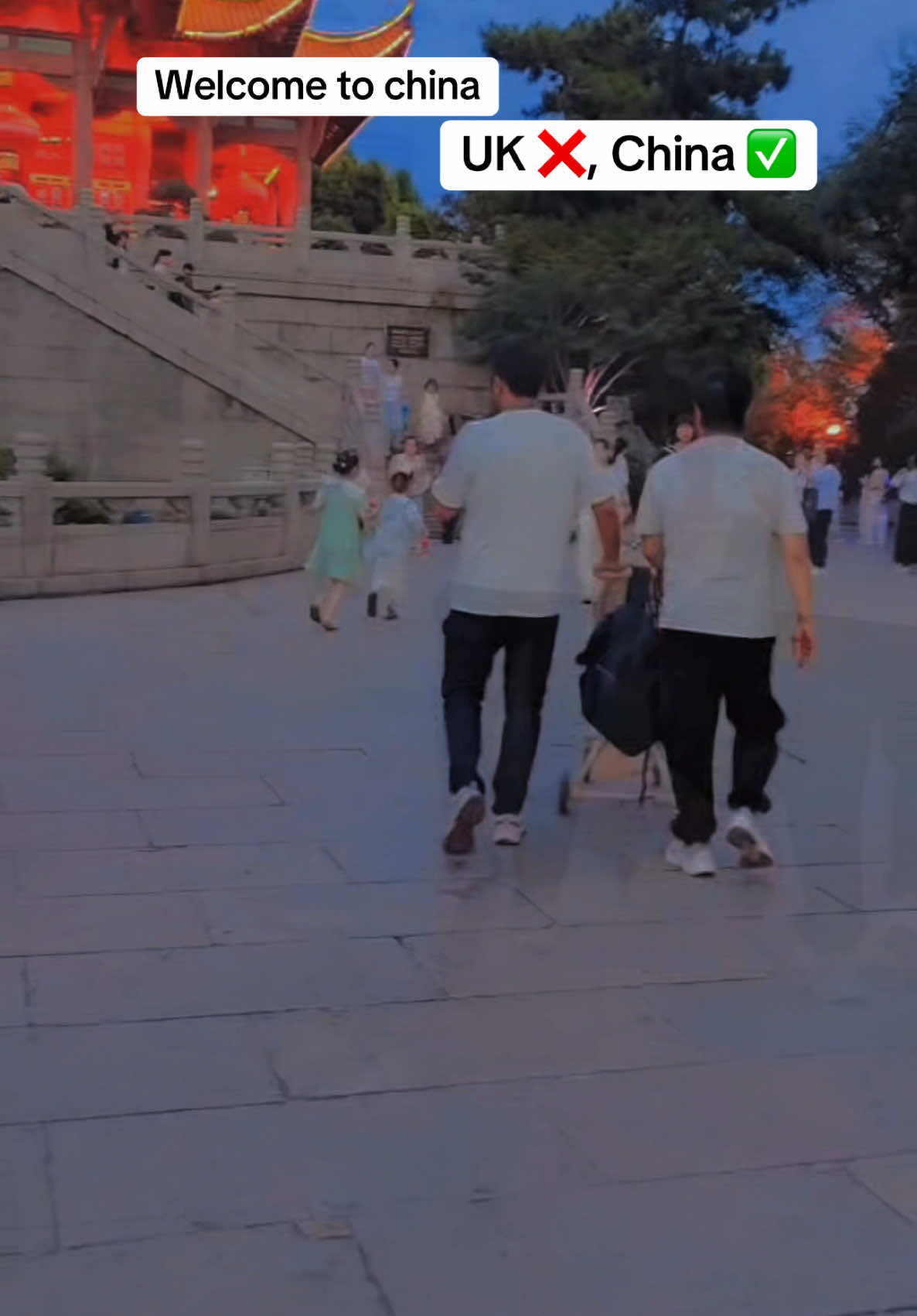 Welcome to china #frindshipgoals #CapCut #viral #china #wuhan #chinatravel #city #travel #friendship #chinatrip #trip @AzeemSeAzeem Tar Mera Pakistan @yousaf 