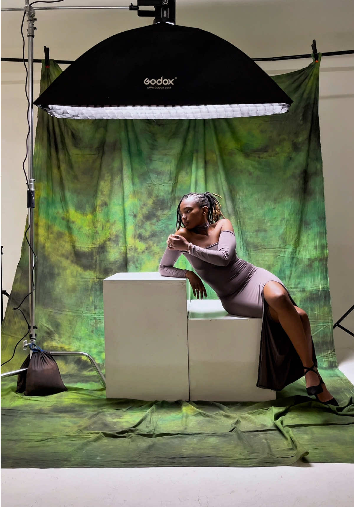 Simple and clean light setup using a strip box ✨ #EverybodyisATNIT  #photography #videography #bookusnow #behindthescenes      