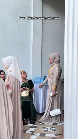 Ada banding gaes? 😂 #weddingcontent #wcc #wedding #madura #surabaya 