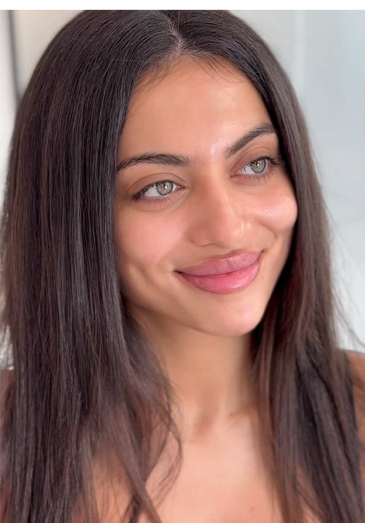 🤩Ne-am bucurat mult să o avem pe Nargi la salon și să îi oferim experiența HydraFacial 🤍. A fost o adevărată plăcere să vedem cum tenul ei a prins imediat prospețime, hidratare și un glow natural.✨ HydraFacial 💧 – procedura care curăță în profunzime, exfoliază delicat, elimină impuritățile fără durere și infuzează pielea cu hidratare intensă. Rezultatul? Glow instant, ten fresh și revitalizat încă de la prima ședință  🤍 Mulțumim pentru încredere, abia așteptăm să vă răsfățăm și pe voi! Programează acum o procedură!🤗 #teaesthetic #chisinau #moldova #teaestheticbeautysalon #salonchisinau  